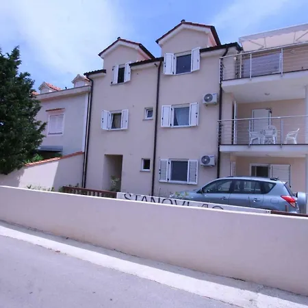 Apartment In Silo/insel Krk 13566