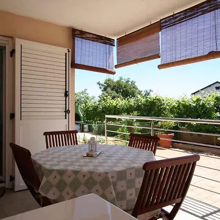 Апартаменты In - Insel Krk 13566 *